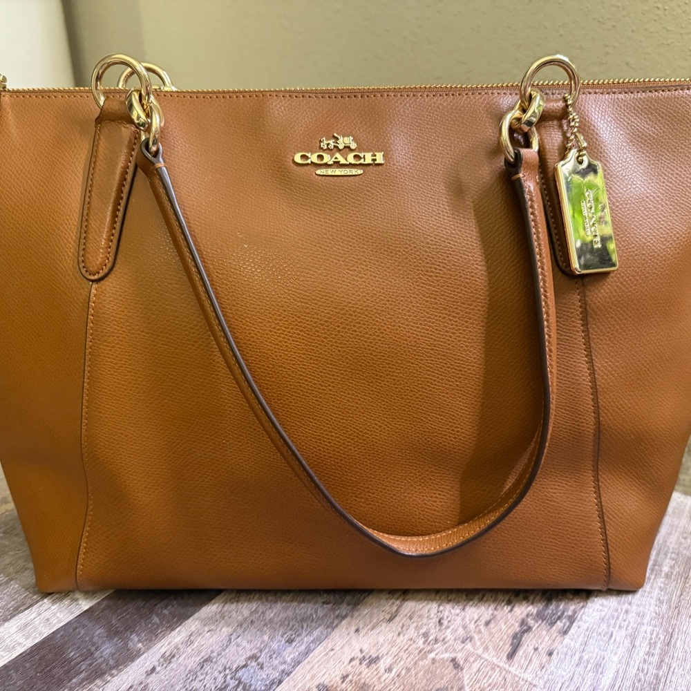 👜👜👜Coach Charlie Carryall Tote 👜 Saddle Brown